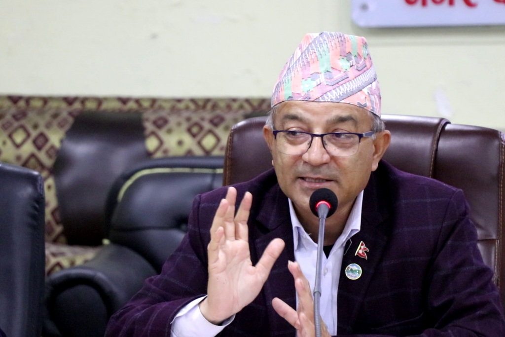 सडकमा पार्कीङ गर्न पाउनुपर्छ भन्नु जायज माग होइन : मेयर आचार्य