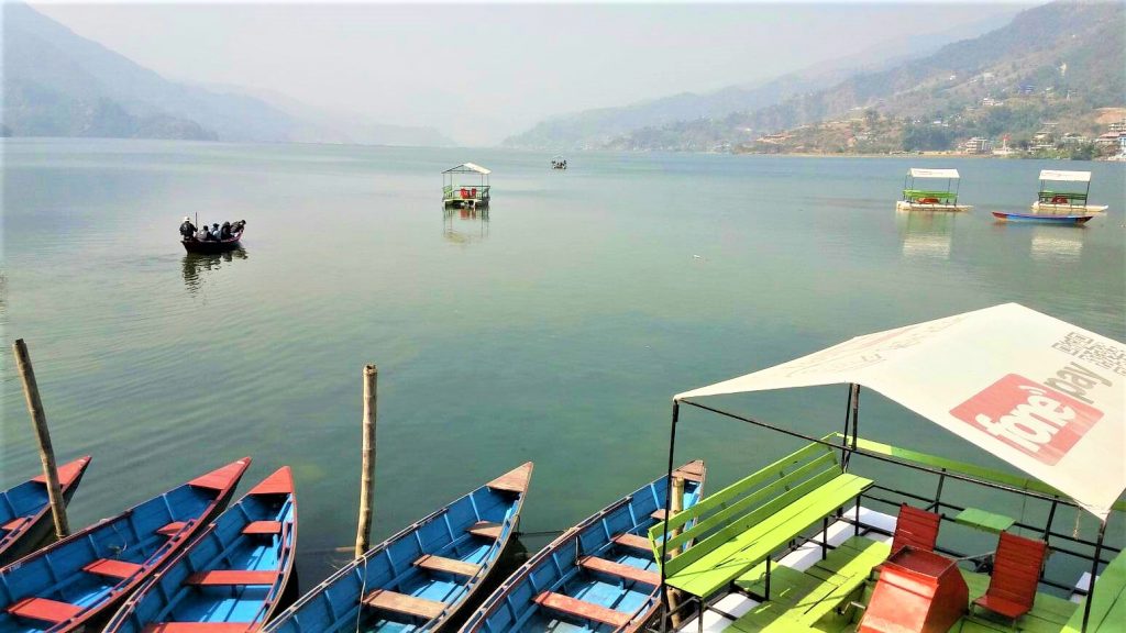 फेवाताल किनारका पुराना डुंगा हटाईंदै