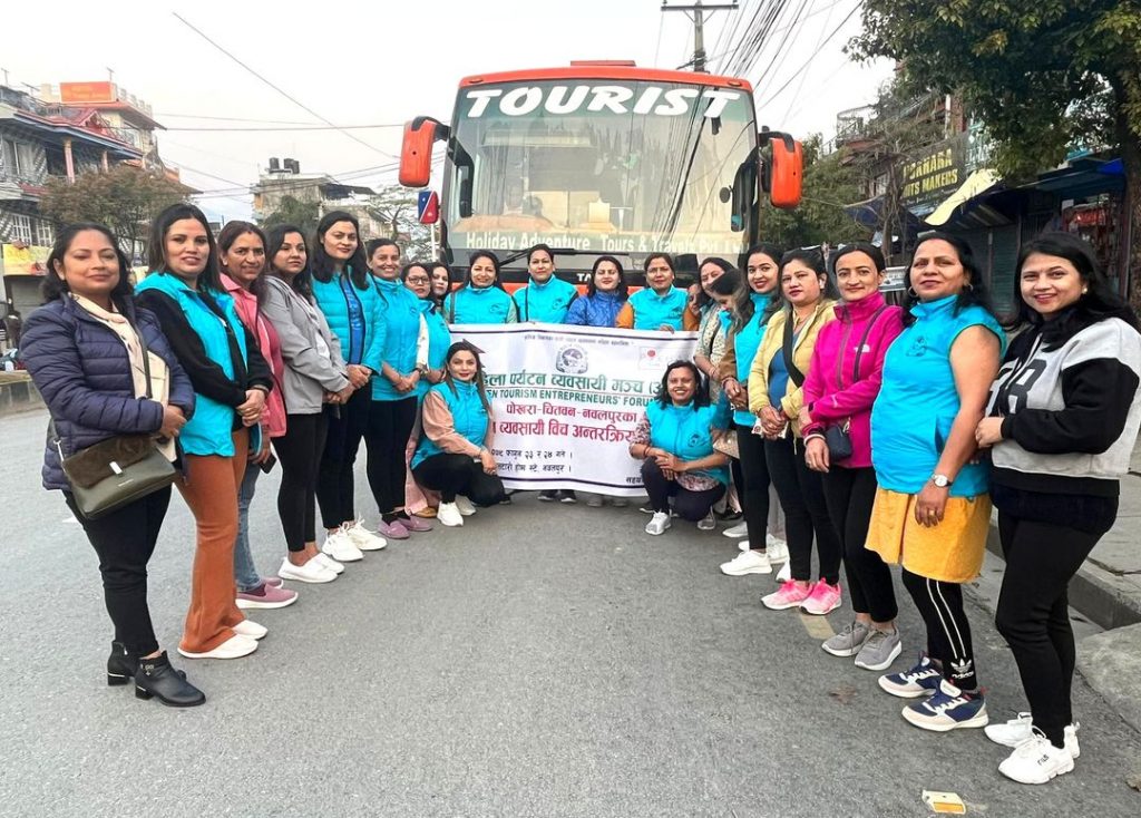 महिला पर्यटन व्यवसायी मञ्चको टोली नवलपुर प्रस्तान