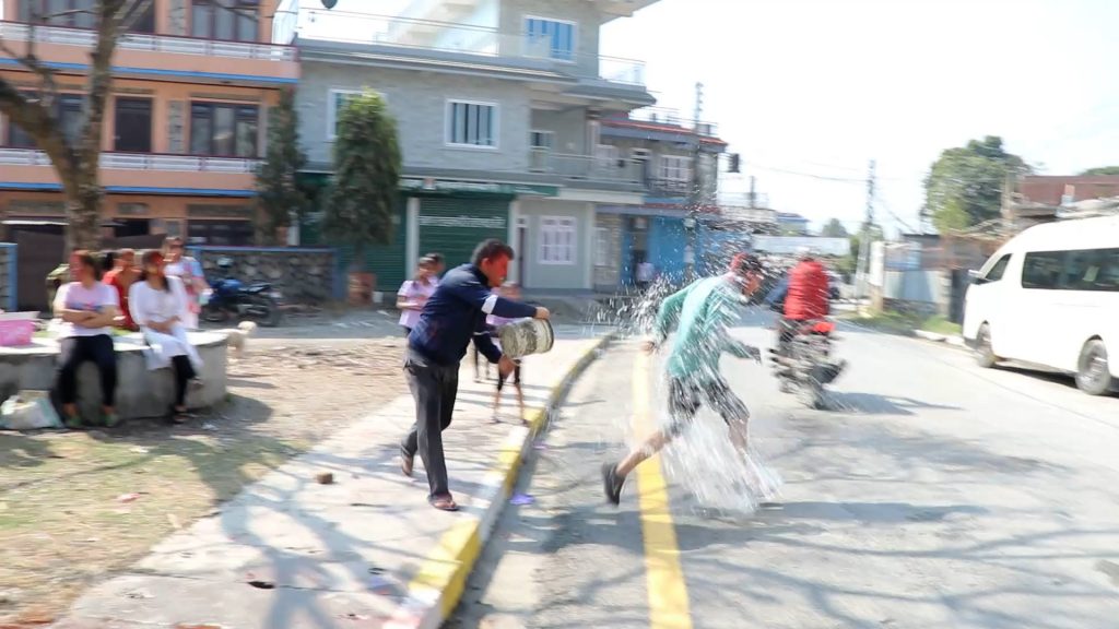 पोखरामा होलीको रौनक (तस्बिरमा)