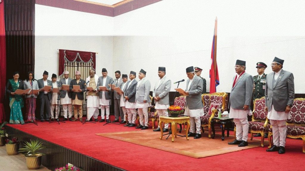 नवनियुक्त मन्त्रीहरुले लिए शपथ