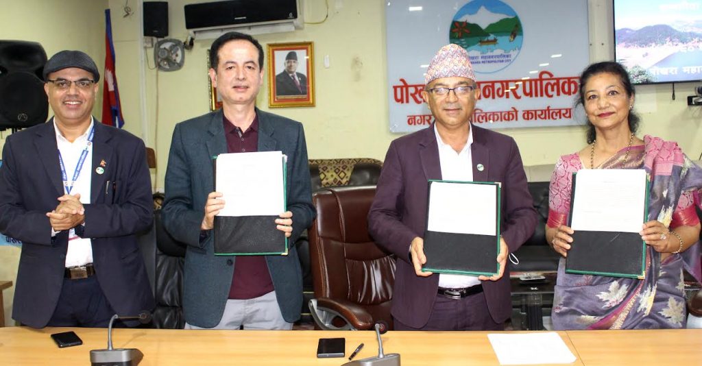 पोखरा महानगरभित्र न्यून लागतका १०० व्यवस्थित घर निर्माण गर्न त्रिपक्षीय सम्झौता
