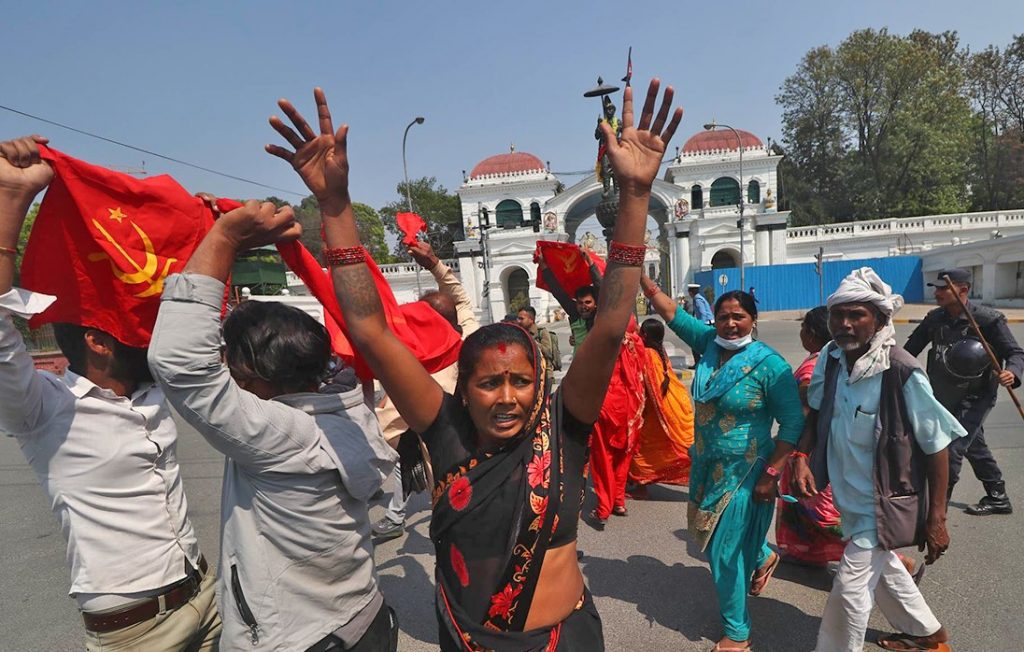 सिंहदरबार बाहिरबाट मिटरब्याज पीडित पक्राउ