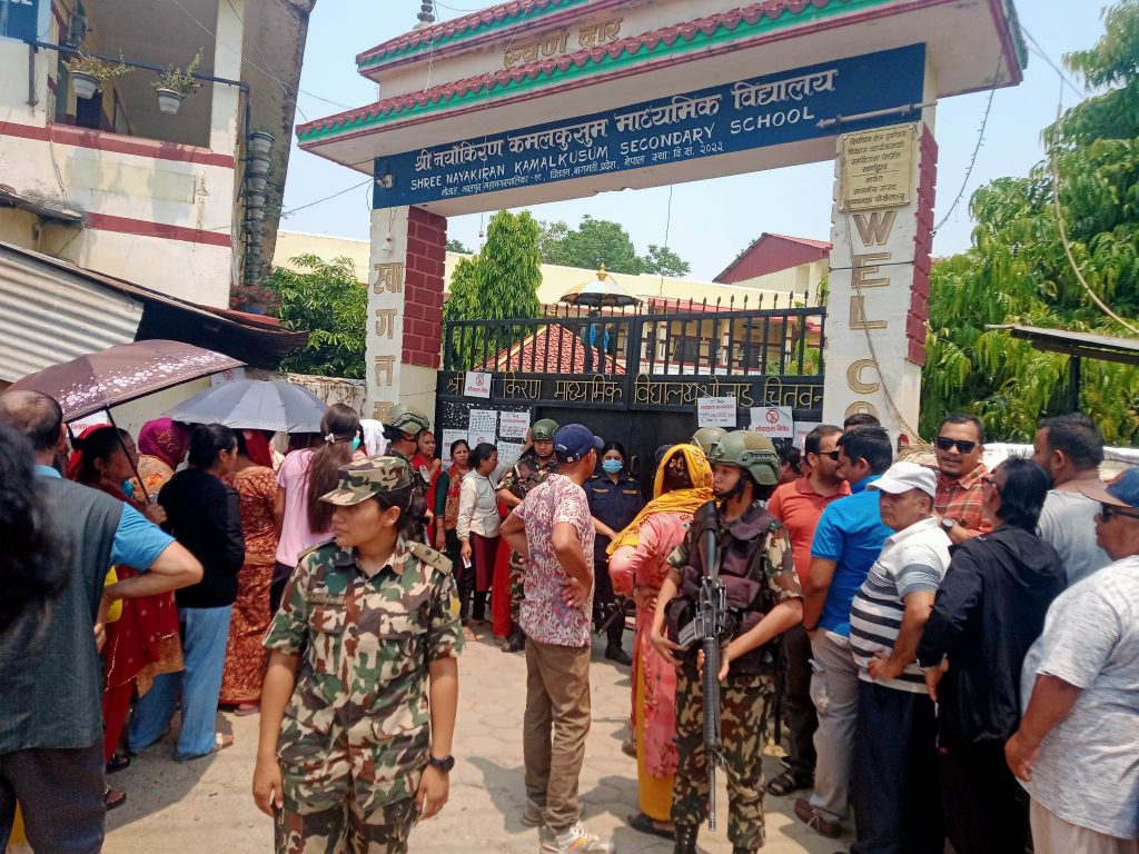 चितवनको दुई केन्द्रमा रोकिएको मतदान सुचारु