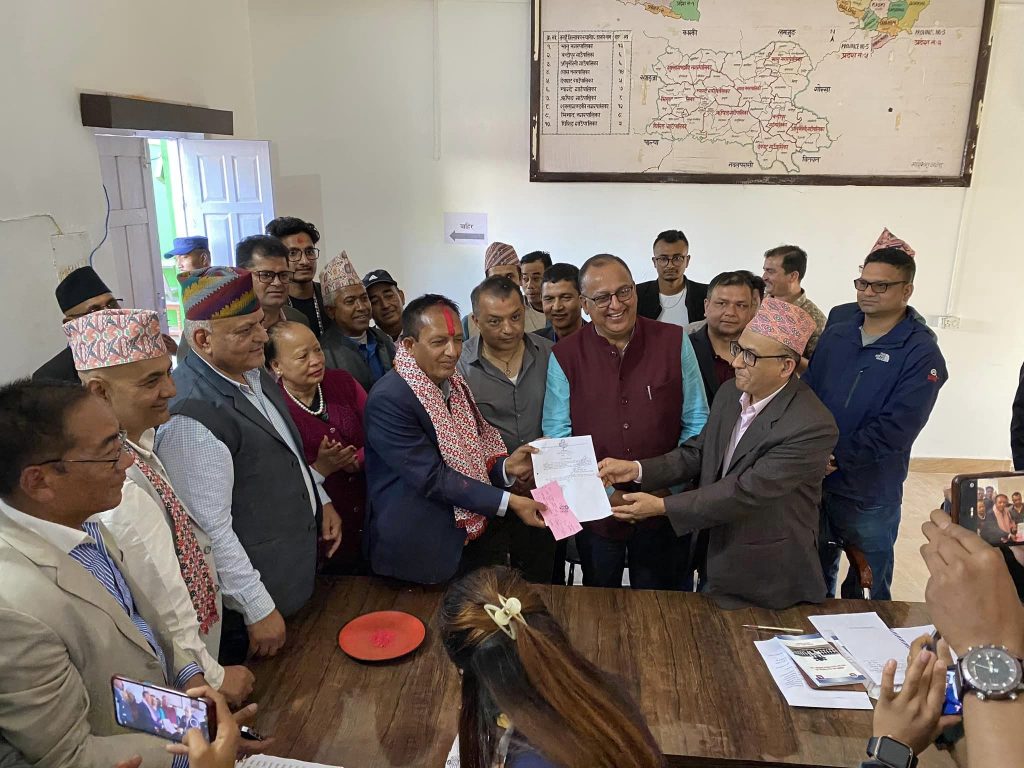 गोविन्द भट्टराइले गरे उम्मेदवारी दर्ता