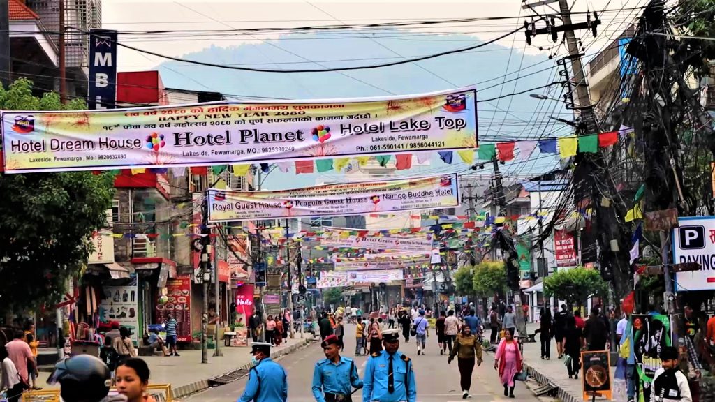 नयाँ वर्ष मनाउनेको लेकसाइडमा घुइचो (फोटोफिचर)