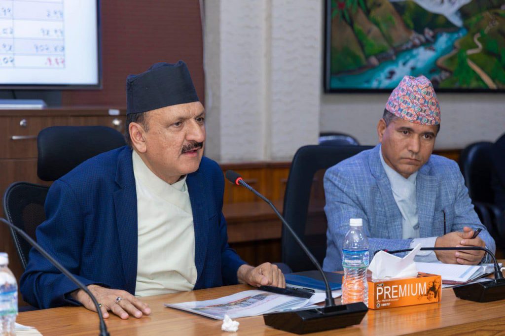 राजस्व सङ्कलनमा भूमिका खेल्न अधिकारीलाई अर्थमन्त्रीको निर्देशन