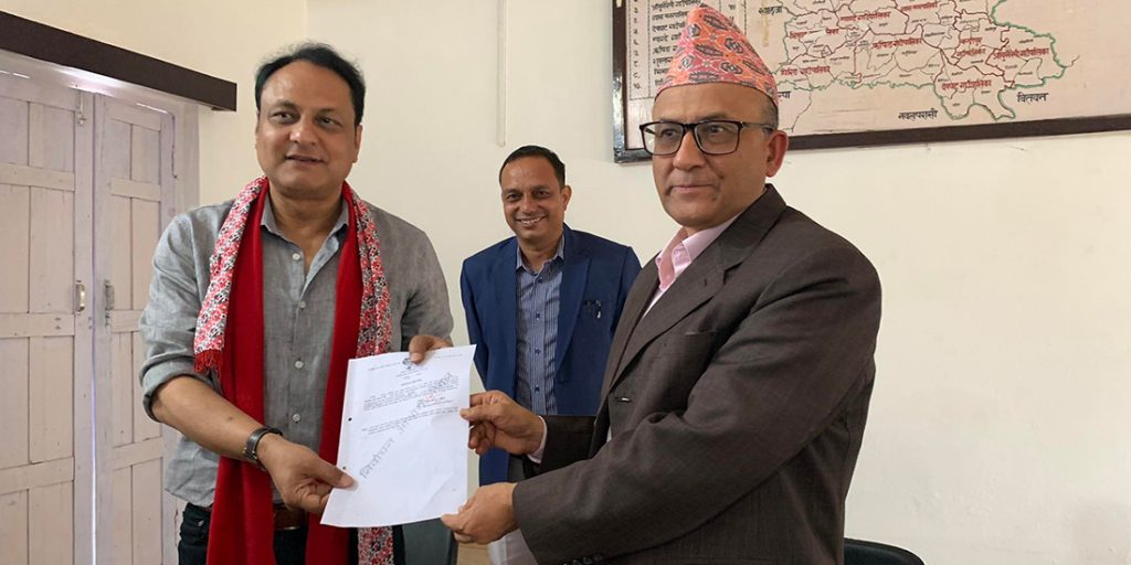 एमालेबाट तनहुँ १ मा पूर्वआईजीपी सर्वेन्द्र खनालले गरे मनोनयन दर्ता