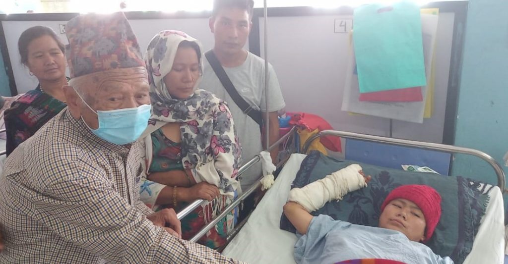 तमकुमारी रोकामगरलाई ओम शान्तिद्वारा आर्थिक सहयोग