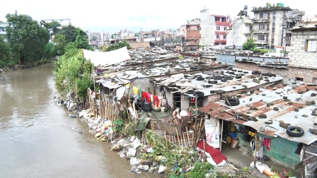 सरकारले काठमाडौँका नदी किनाराको जग्गा खाली गर्ने