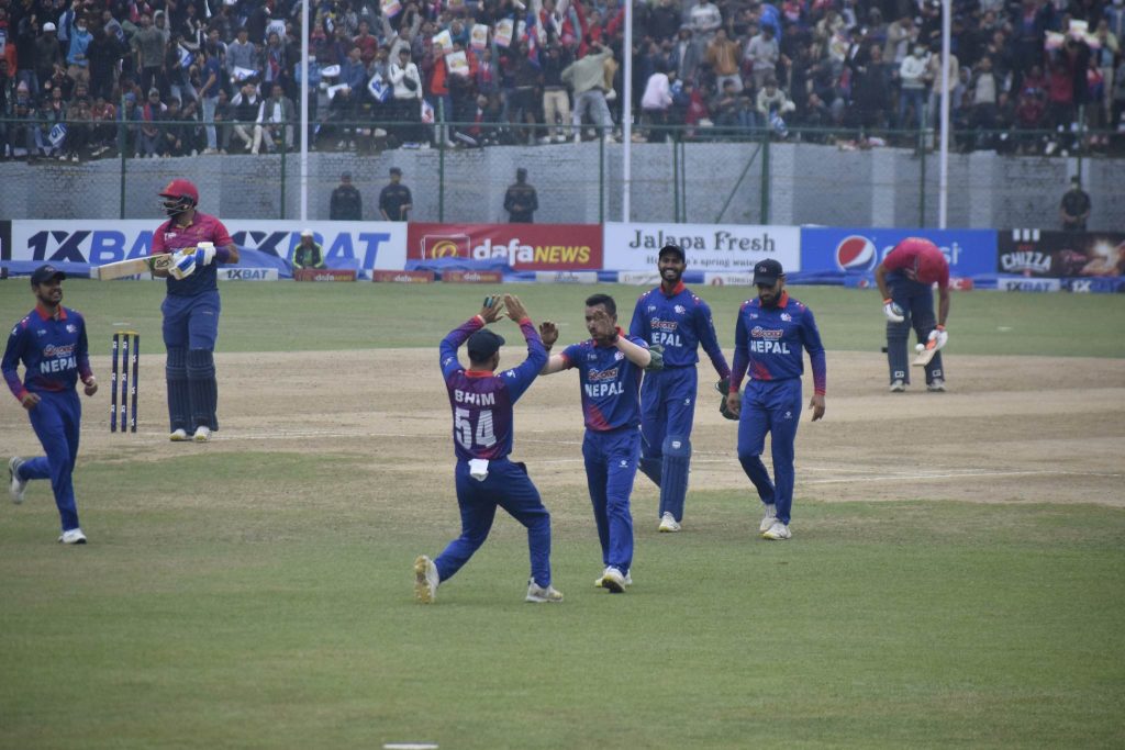 वर्षाले रोकिएको नेपाल र युएईको खेल सुरु