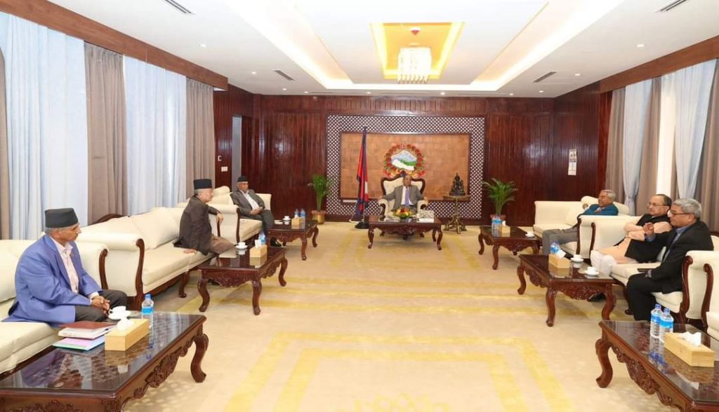 तीन दलका नेता र सचेतकबीच छलफल