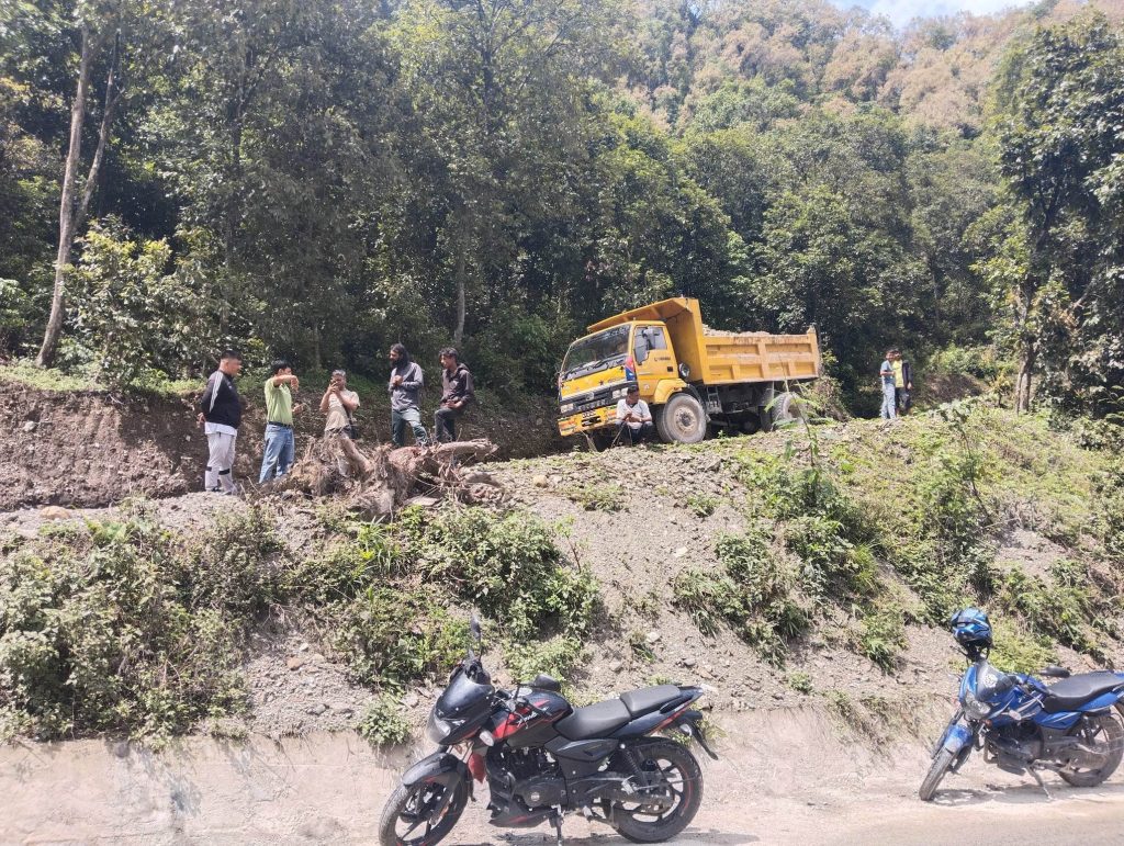 महानगर प्रहरी र कर्मचारी माथि आक्रमणको प्रयास, ७ जना प्रहरी नियन्त्रणमा