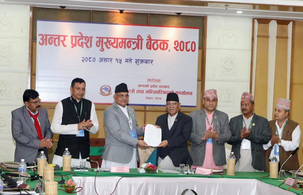 प्रधानमन्त्रीसमक्ष मुख्यमन्त्रीहरुको १७ बुँदे माग : तत्काल प्रहरी समायोजन, कार्यालयहरु रहेका भवन र परिसरको जग्गाको स्वामित्व चाहियो