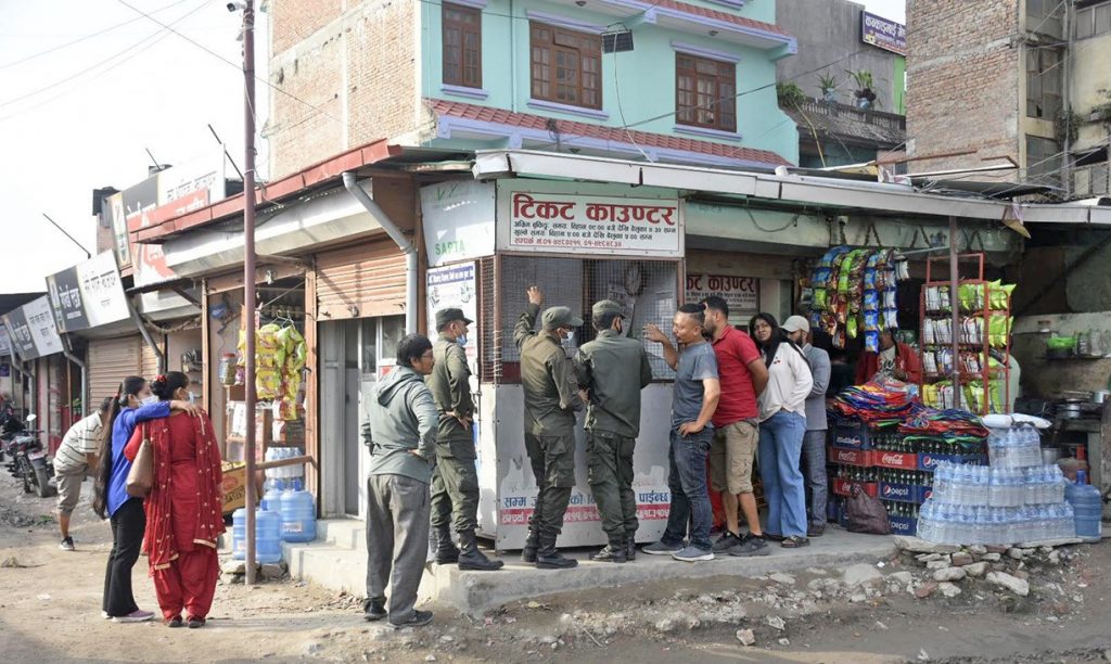 काठमाडौंको नयाँ बसपार्कभन्दा बाहिरका टिकट काउन्टर हटाउन सुरु