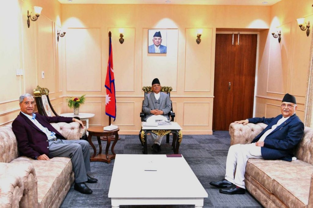 संसद्‍को गतिरोध हटाउन बालुवाटारमा शीर्ष नेताबीच छलफल