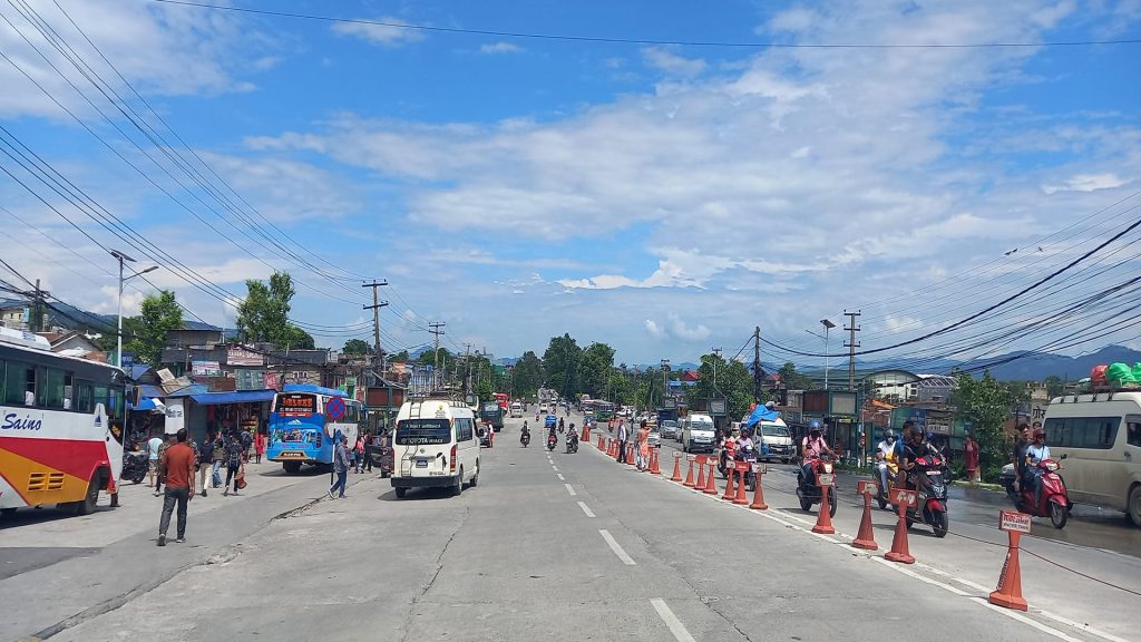 पृथ्वीचोकदेखि चाइनापुलसम्म सडकको दायाँबायाँ पार्किङ निषेध
