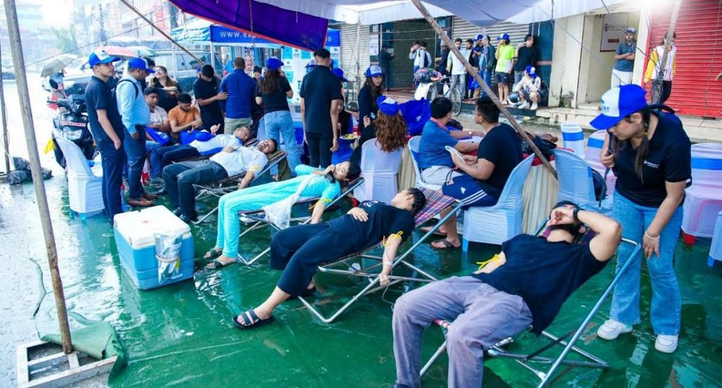 एक्सपर्ट एजुकेशनको रक्तदानमा ६३ पिन्ट रगत संकलन