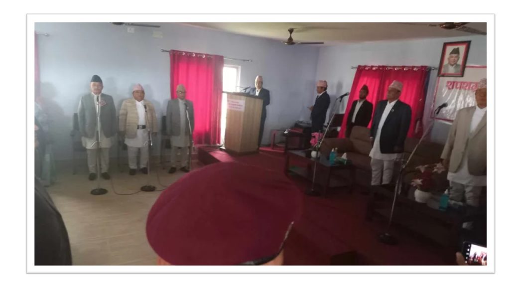 कोशीका मुख्यमन्त्री उद्धव थापाले लिए शपथ, सभामुख त्यागेका बाबुरामले पाए अर्थको जिम्मेवारी