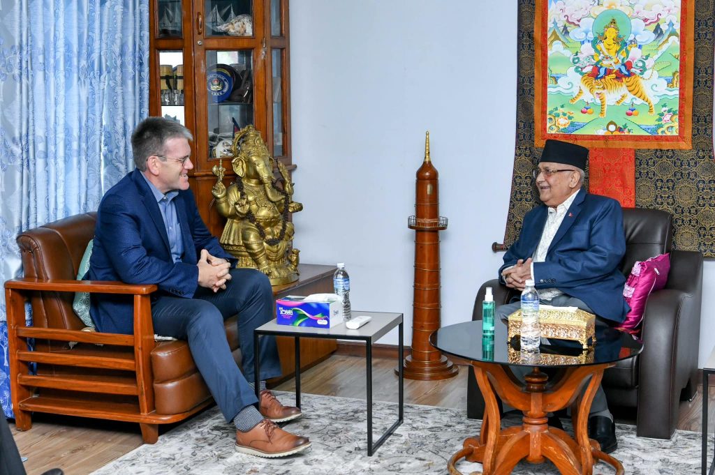 ओली भेट्न अमेरिकी राजदूत थम्पसन बालकोटमा