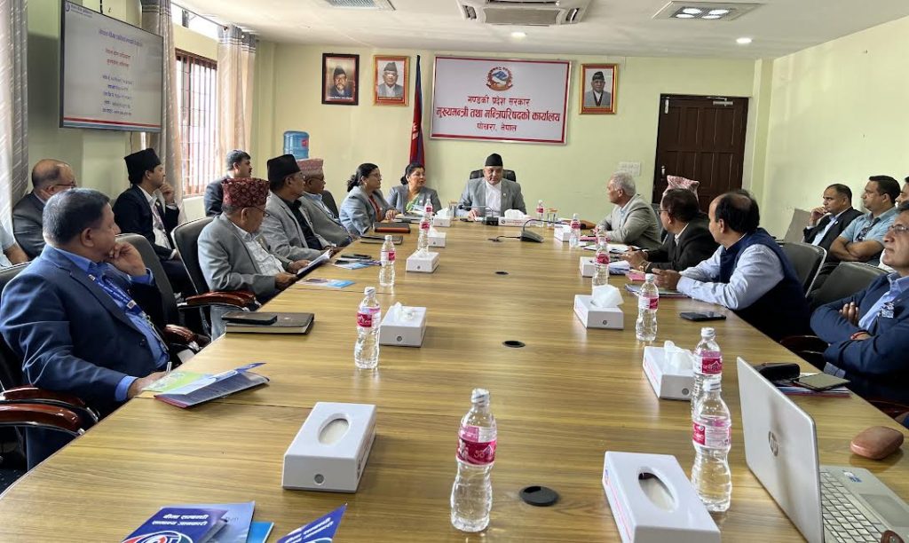 बीमा दाबी भुक्तानीलाई सहज बनाउन मुख्यमन्त्री पाण्डेको सुझाब