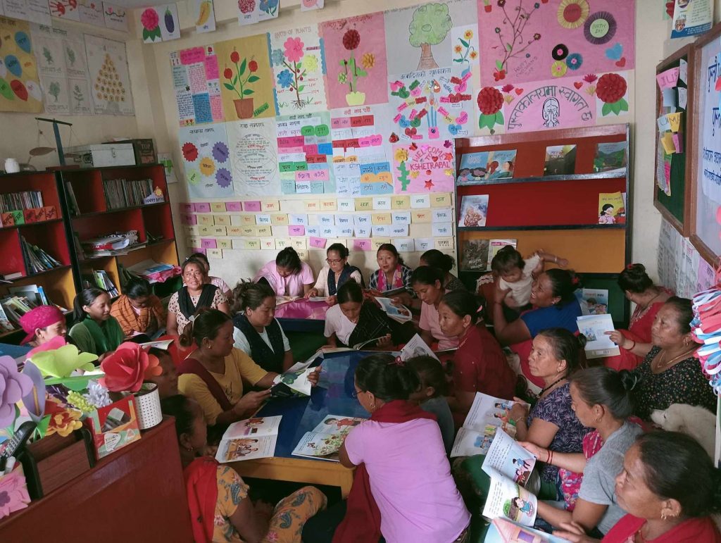 १० मिनेट एक साथ पुस्तक पढेर मनाईयो स्याङ्जामा १६ औँ पुस्तकालय दिवश