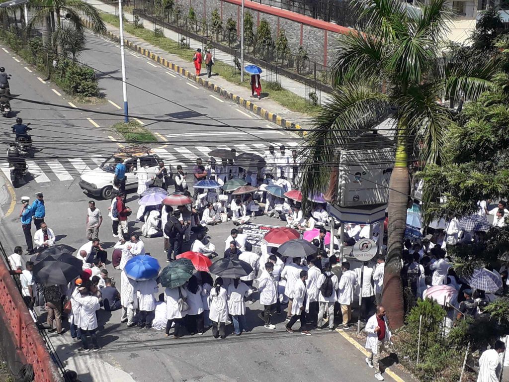 पोखरेली चिकित्सहरुद्धारा अनिश्चितकालिन आन्दोलनको घोषणा