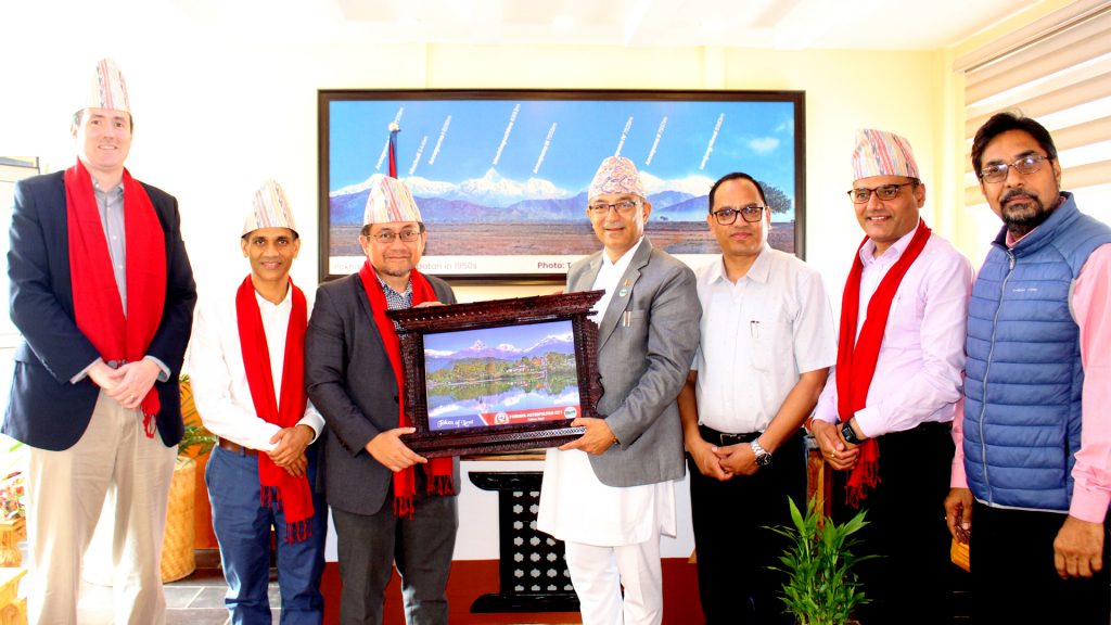 एडिबीका कार्यकारी निर्देशक सुलेमान र महानगर प्रमुख आचार्य बीच भेटवार्ता