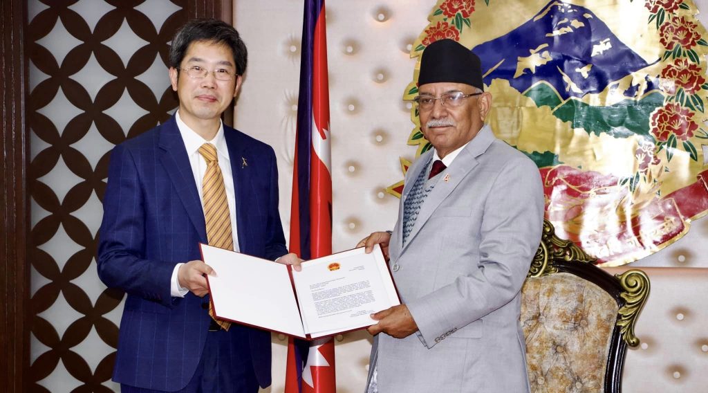 प्रधानमन्त्री प्रचण्ड र चिनियाँ समकक्षी लि बीच भेट हुदै : २३ बुँदे छलफलका एजेण्डा