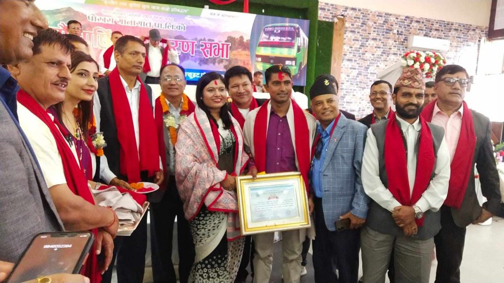 पत्रकार पौडेललाई यातायात पत्रकारिता पुरस्कार प्रदान