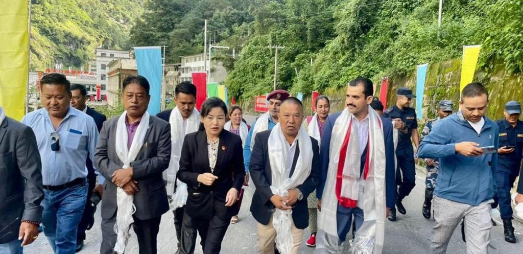 ८ वर्षपछि आजदेखि सर्वसाधारणका लागि खुल्यो तातोपानी नाका