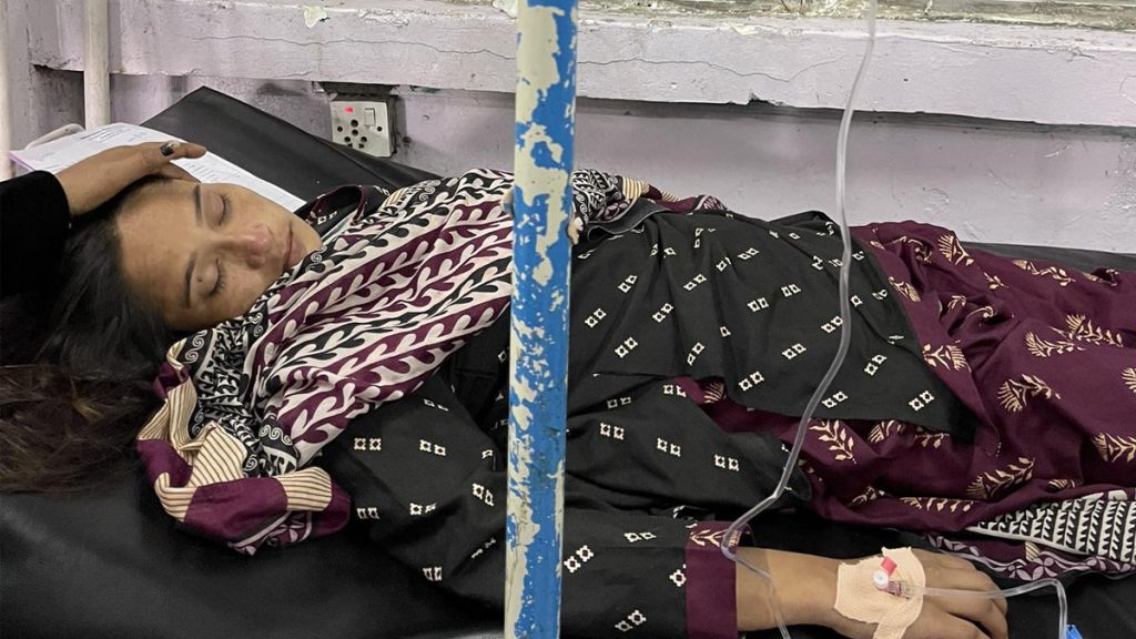 अनसनरत भारती पत्रकार सम्मेलनमा बेहोस भइन् : लगियो वीर अस्पताल