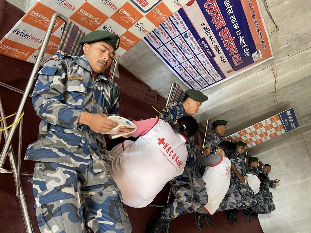 एभरेस्ट एफएमले आयोजना गरेको रक्तदान कार्यक्रममा १८८ युनिट रगत संकलन