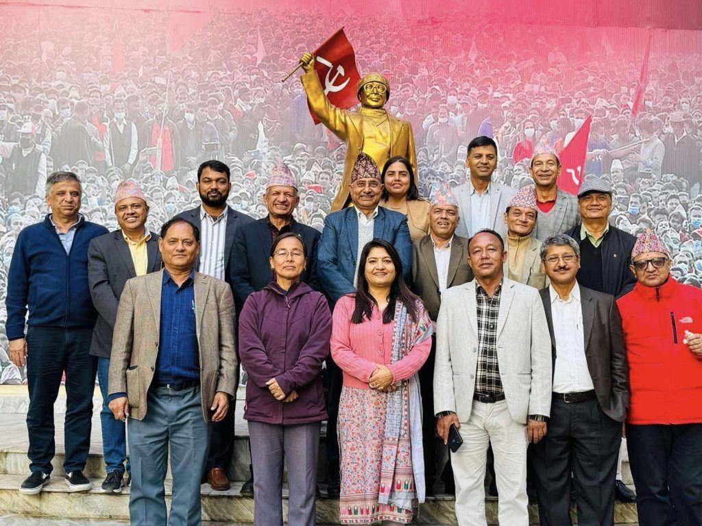 नेकपा एमालेले तयार पार्‍यो ८८५ प्रशिक्षक