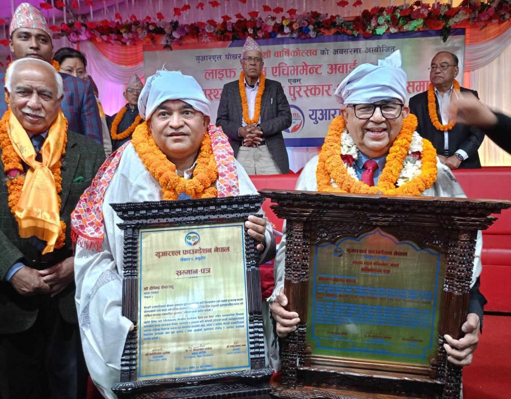 पत्रकार श्रेष्ठलाई राष्ट्रिय स्वास्थ्य पत्रकारिता पुरस्कार र डा. थापालाइ लाइफ टाइम एचिभमेन्ट अवार्ड