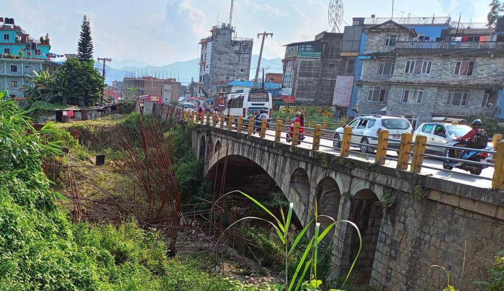 निर्माणमा बेथितिकाे उदाहरण बनेकाे फिर्के पुल निर्माण सम्झौता रद्द