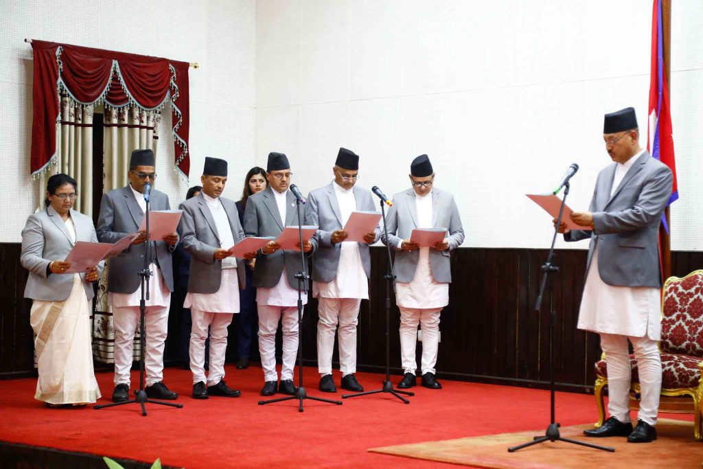 नवनियुक्त ६ जना न्यायाधीशहरुले लिए प्रधानन्यायाधीशबाट शपथ