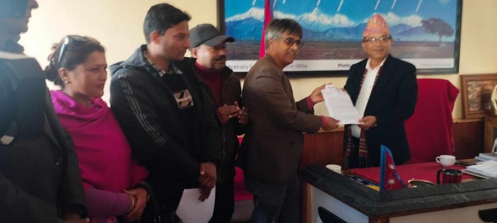 कर बृद्विको विरोध गर्दै कास्की काँग्रेसले बुझायो महानगरपालिकालाई ज्ञापनपत्र