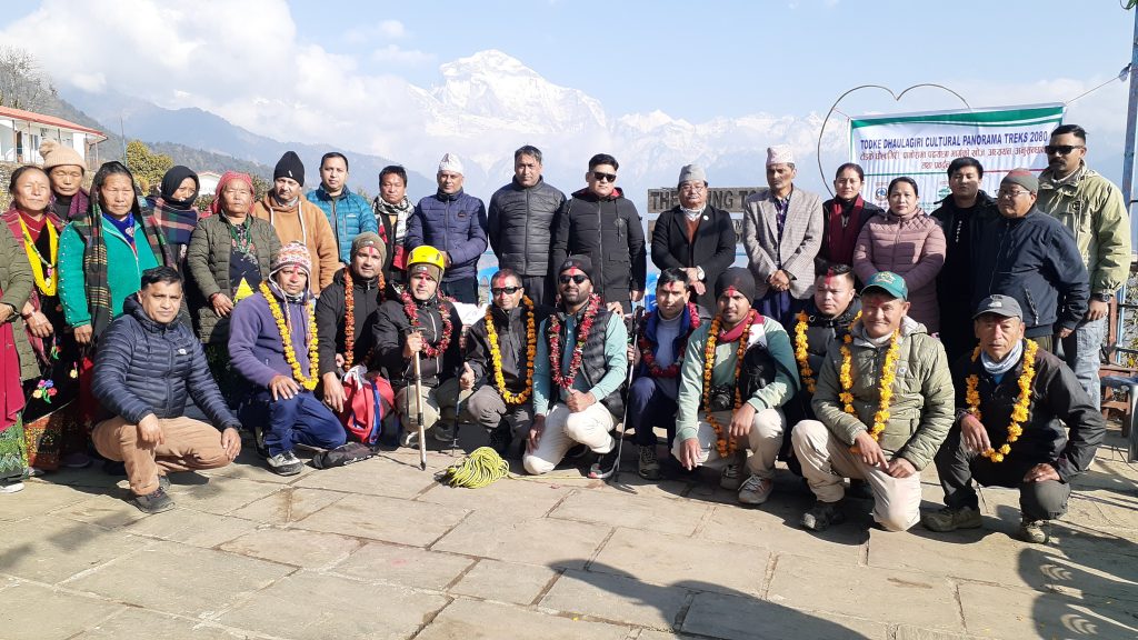 धौलागिरी बेसक्याम्प पुग्ने नयाँ पदमार्ग खोज्दै टानको टोली