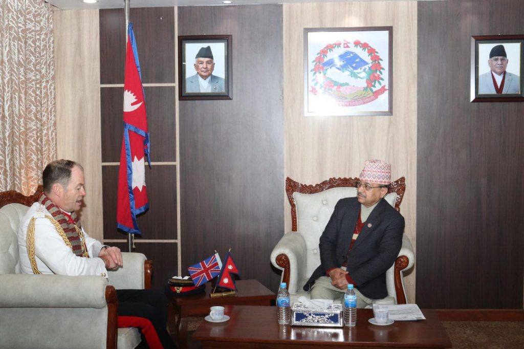 उपप्रधानमन्त्री खड्कासँग बेलायतका सेनाध्यक्षको भेट