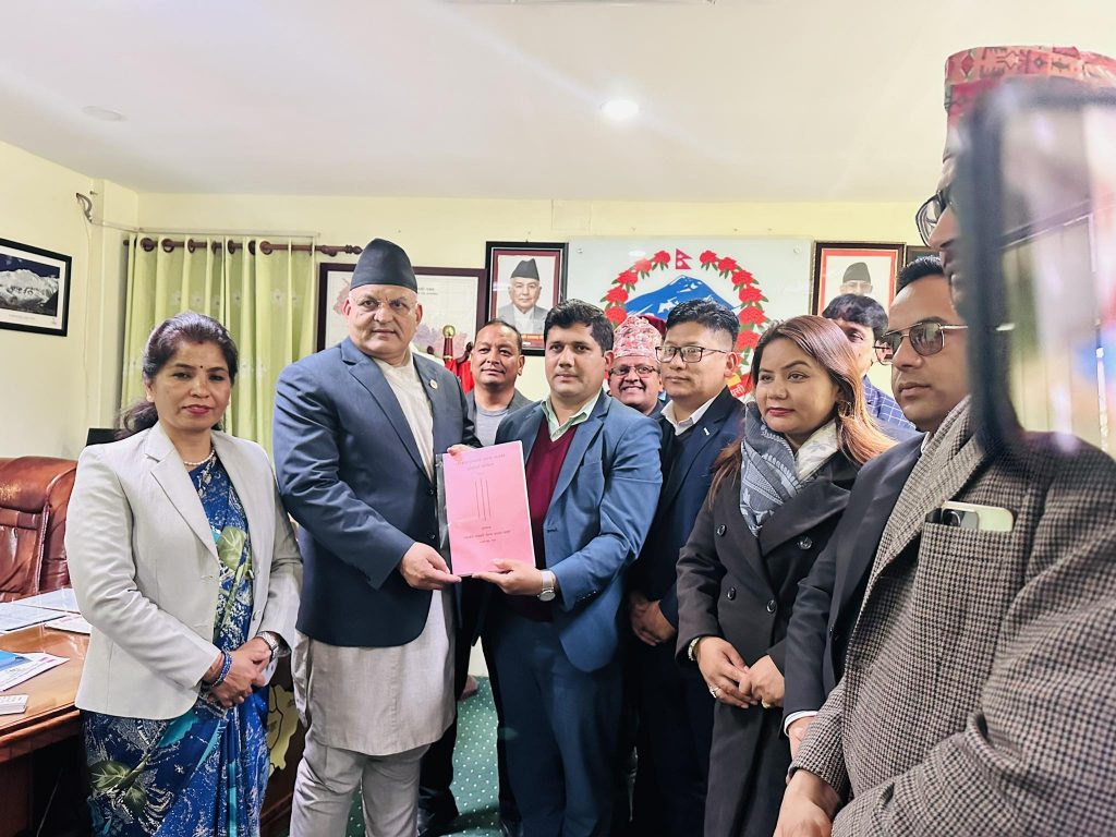 पर्यटकीय राजधानी घोषणा अध्ययन समितिले बुझायो मुख्यमन्त्रीलाई प्रतिवेदन