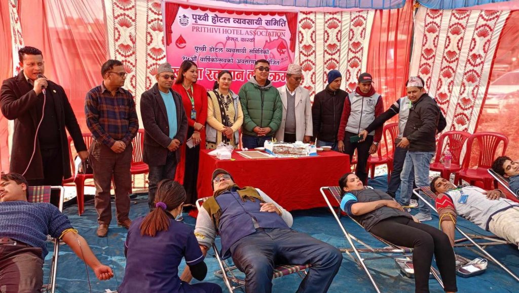 पृथ्वी होटल व्यवसायी समितिको रक्तदानमा ४६ युनिट रगत संकलन