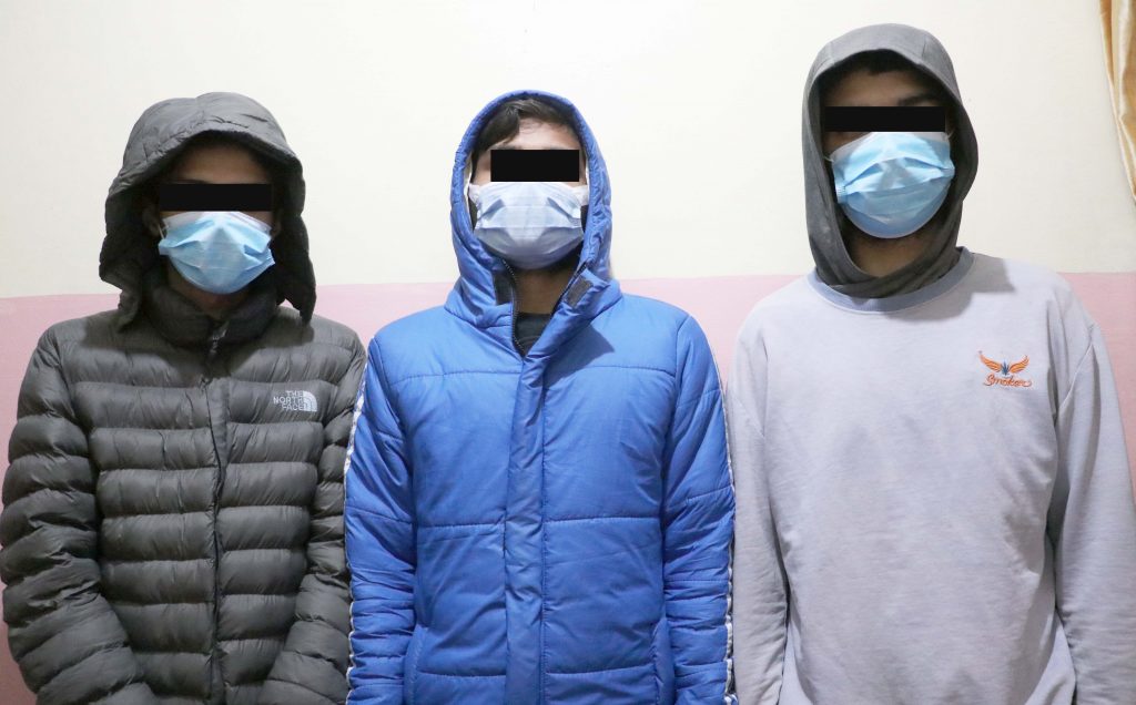 पोखरामा केटीको फेक फेसबुक आइडी बनाई ठग्ने ३ युवक पक्राउ