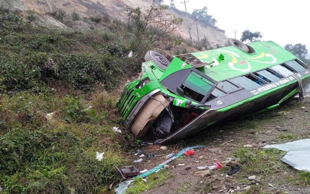 पोखरा आउँदै गरेको बस तनहुँमा दुर्घटना