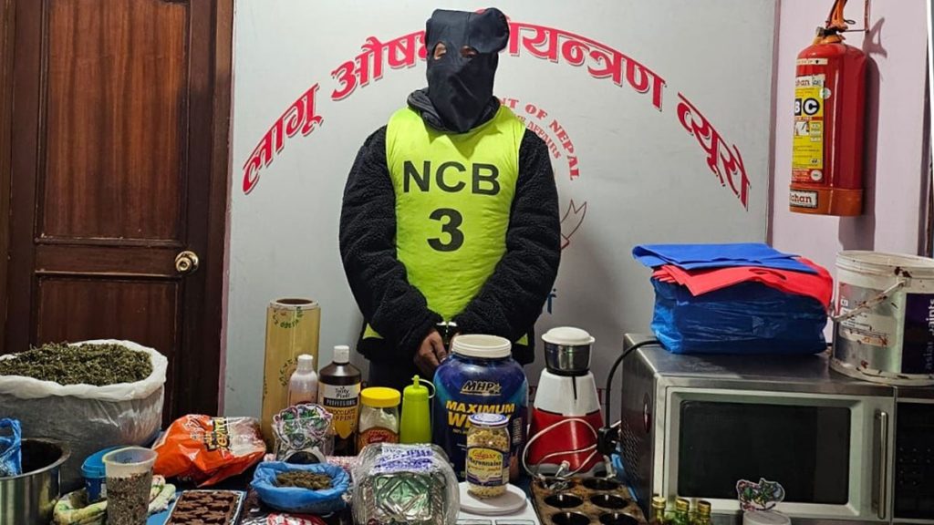 केकमा गाँजा मिसाएर बेच्ने एक युवक पक्राउ