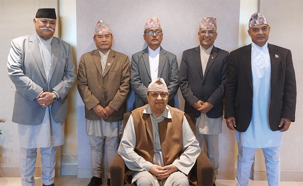 राप्रपाका पाँच शीर्ष नेताले गरे पूर्वराजासँग भेट