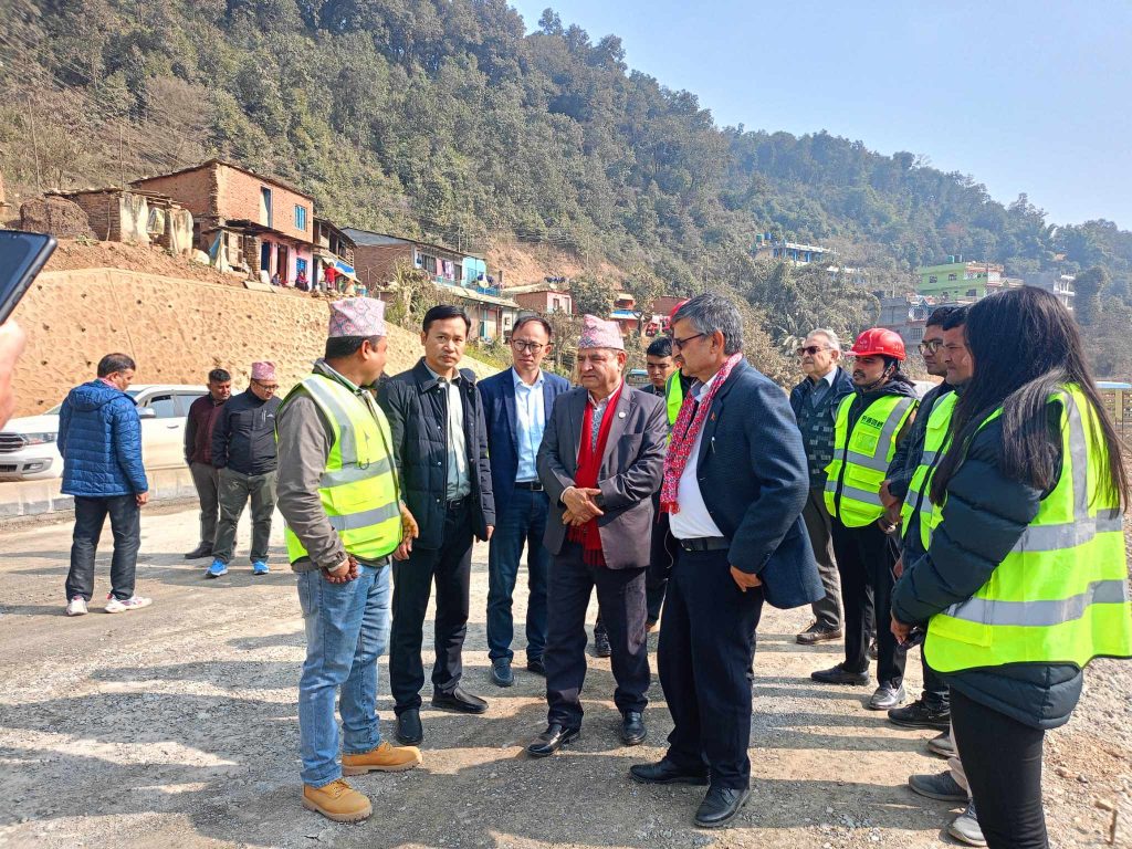 सवारी आवागमन सहज हुने गरी सडक विस्तारलाई तिव्रता दिन मन्त्री ज्वालाको निर्देशन