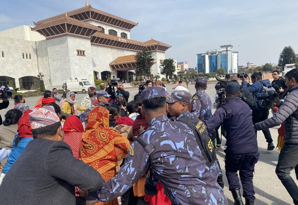 संसद भवनमै प्रवेश गरे मिटरब्याज पीडित