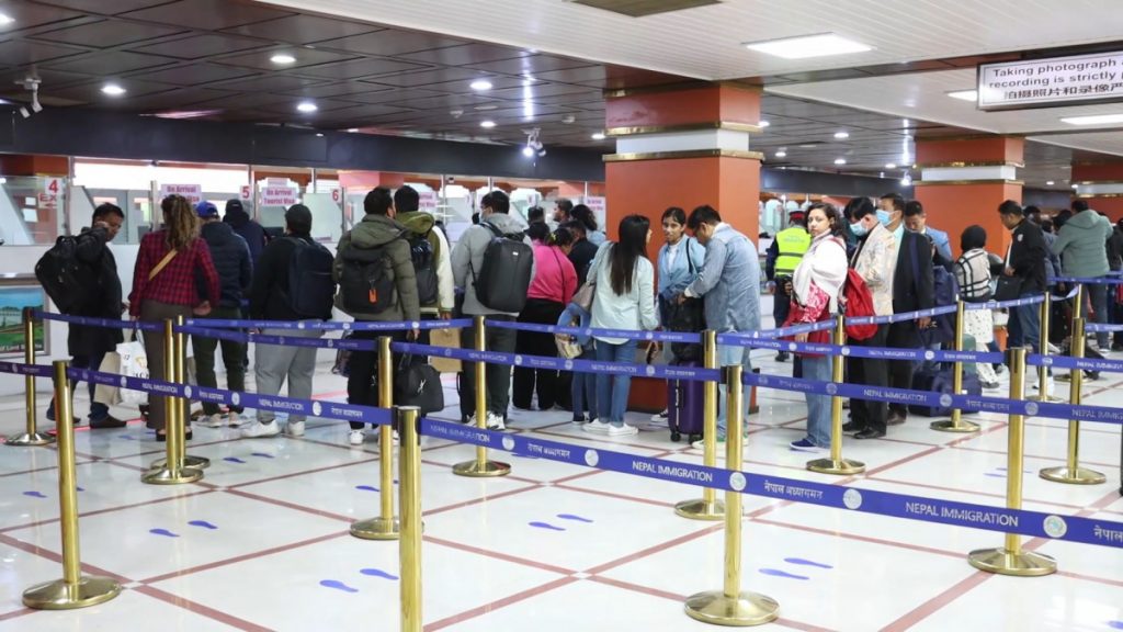 त्रिभुवन विमानस्थल अध्यागमनमा लाइन बस्न नपर्ने गरी सेवा दिन निर्देशन