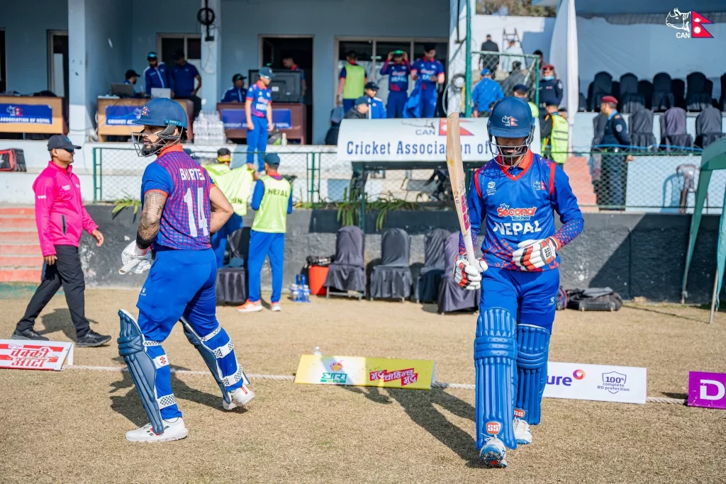 ओडिआई सिरिज : क्यानडाविरुद्ध ब्याटिङ गर्दै नेपाल,  एक विकेट गुमाएर ५३ रन बनायो